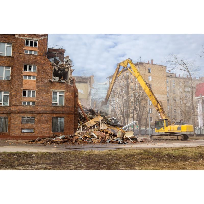 為保護區內地形、地物所為之工程